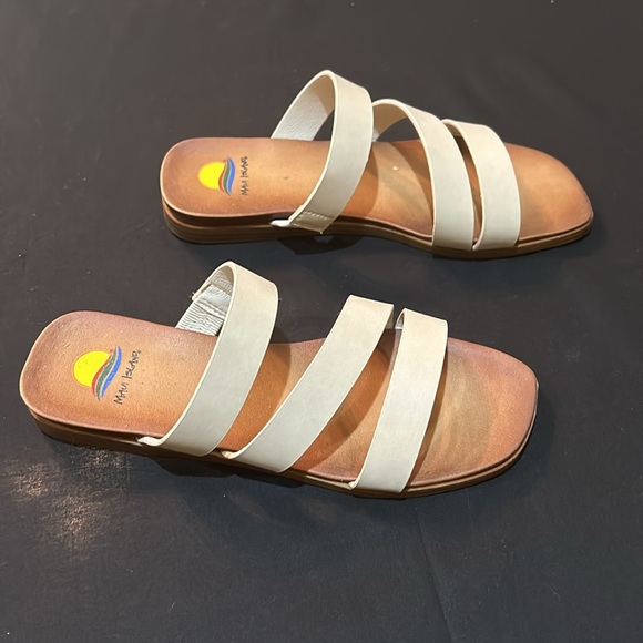 Sandals with three straps - Picture 2 of 4